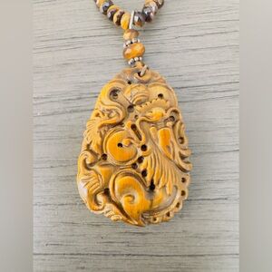 NWT Carved Tiger’s Eye Dragon Pendant Beaded Necklace